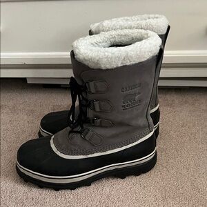 Sorel Gray and Black Caribou Snow Boots with White Fleece Collar